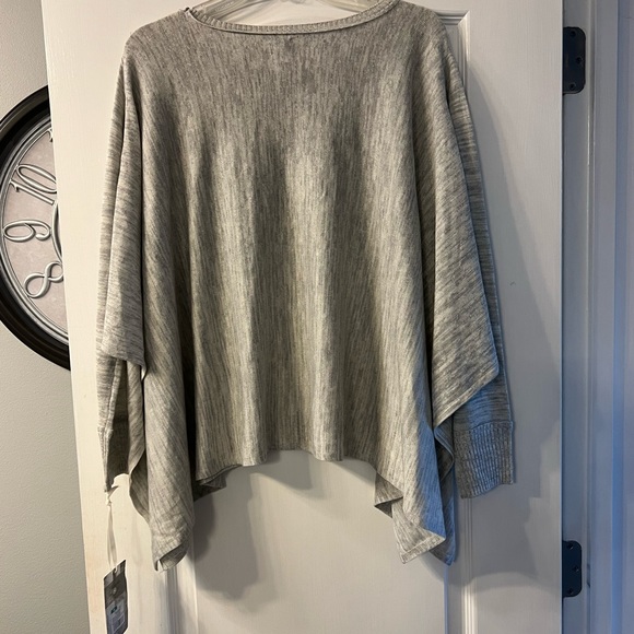 NWT Converse one star gray pullover sweater with cascade bottom. Size M - Picture 5 of 10
